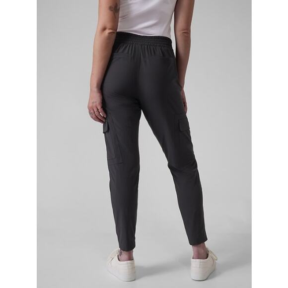 Athleta 6 Black Chelsea Cargo Lined Pants Jogger Woven Stretch Featherweight - Picture 14 of 14